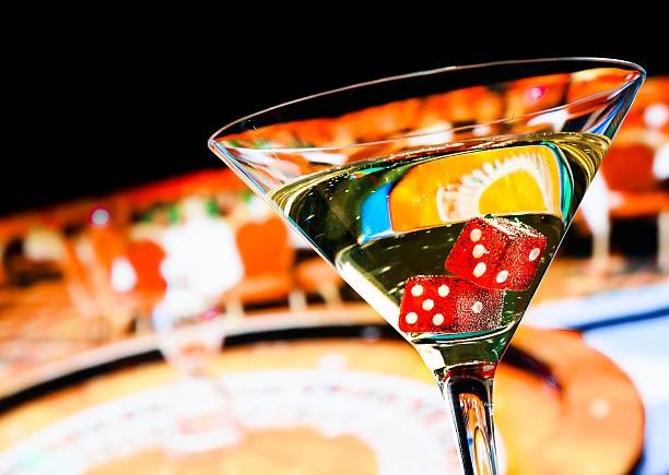 Antarmuka aplikasi mobile cryptobet menampilkan permainan slot dan pilihan navigasi